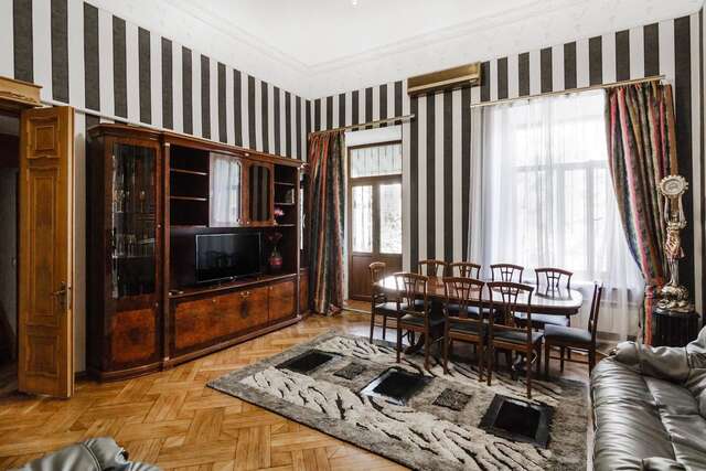Апартаменты Luxury three-storey apartment of the 19th century Одесса-3